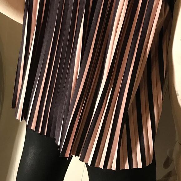 Colorblock Sleeveless Blouse - Picture 4 of 8